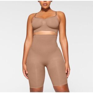 Skims SEAMLESS SCULPT HIGH-WAISTED ABOVE THE KNEE